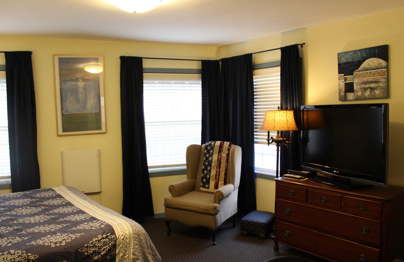 Guest room at San Anselmo Inn.