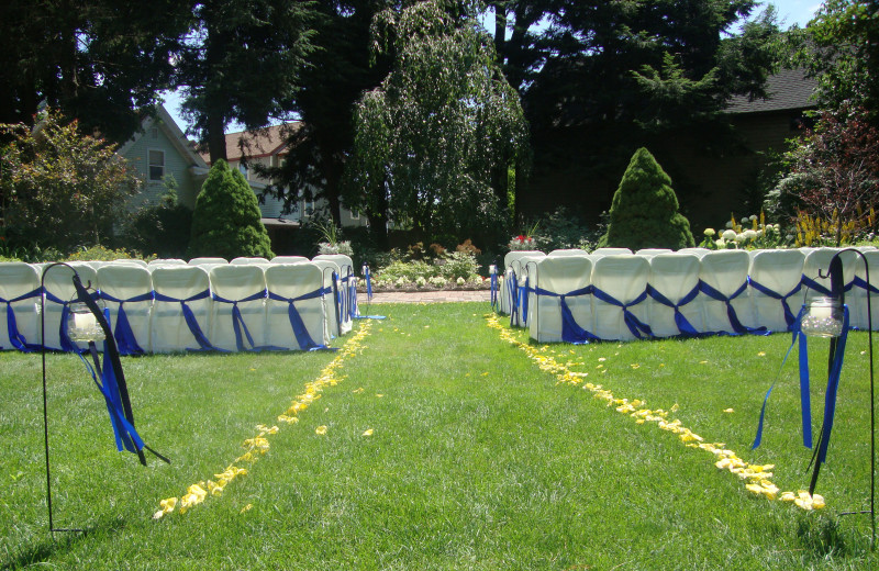 Wedding ceremony at Cortland Alumni House.