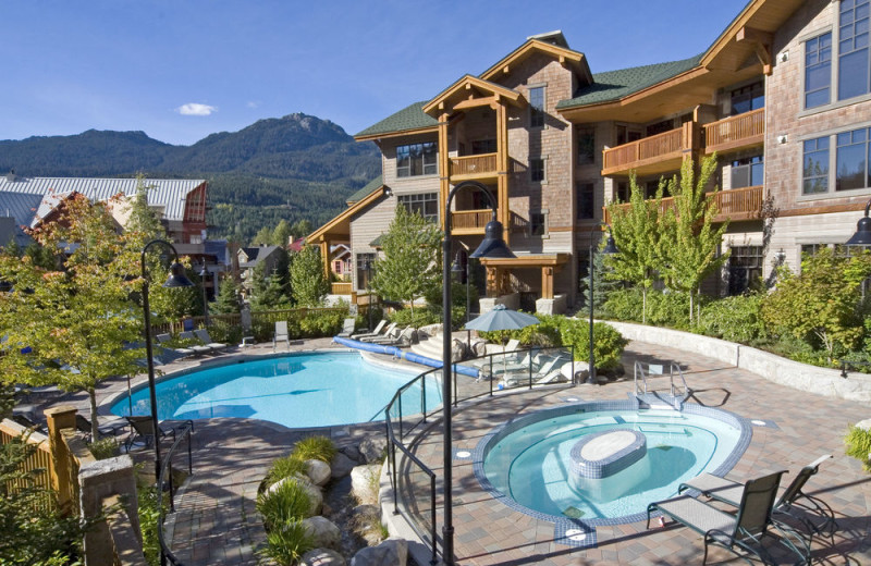 Outdoor pool at Lodging Ovations.