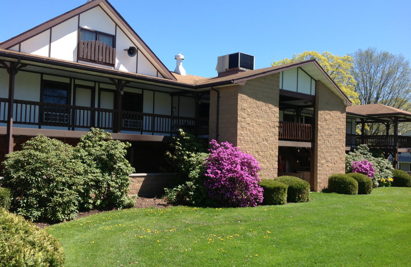 Main House exterior at Central House Family Resort.