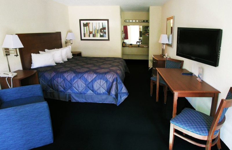 Guest room at Castle Rock Resort and Waterpark.