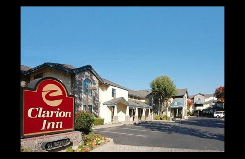 Exterior view of Clarion Inn Silicon Valley.