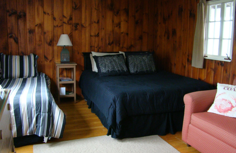 Motel bedroom at Bay Leaf Cottages & Bistro.