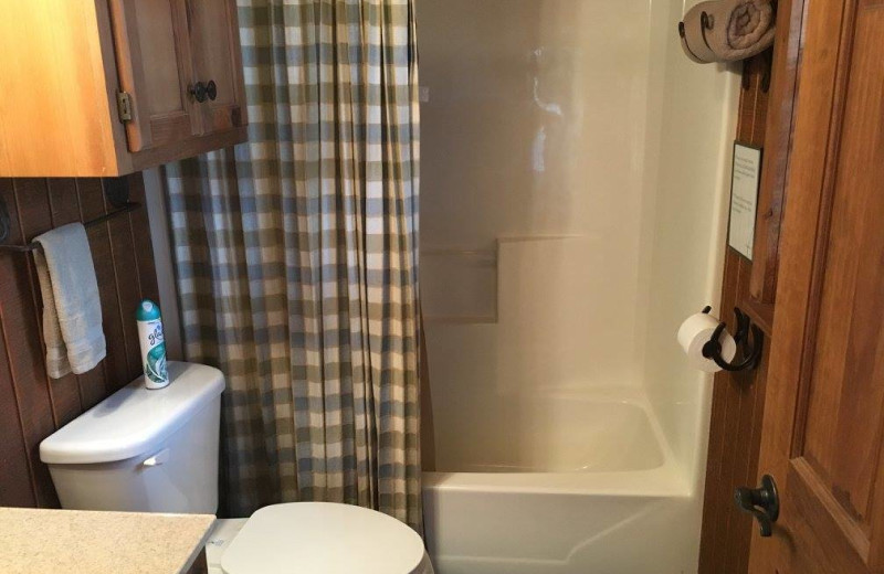 Cabin bathroom at Walnut Canyon Cabins.
