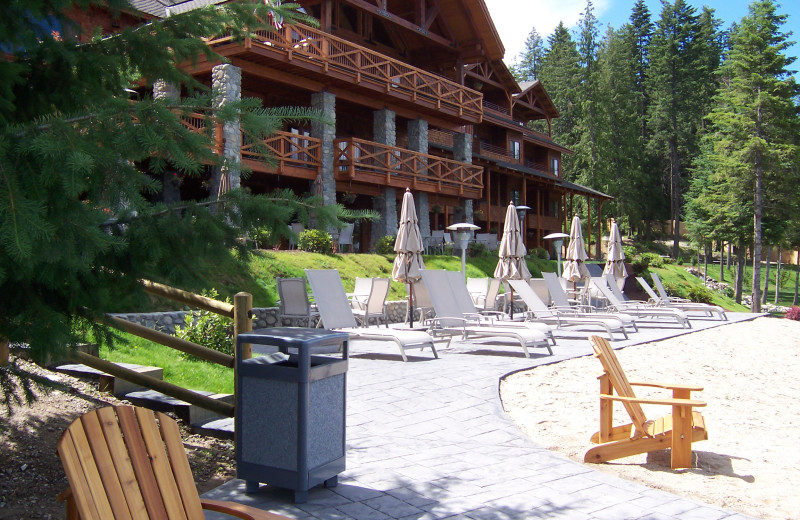 Exterior view of The Lodge at Sandpoint.