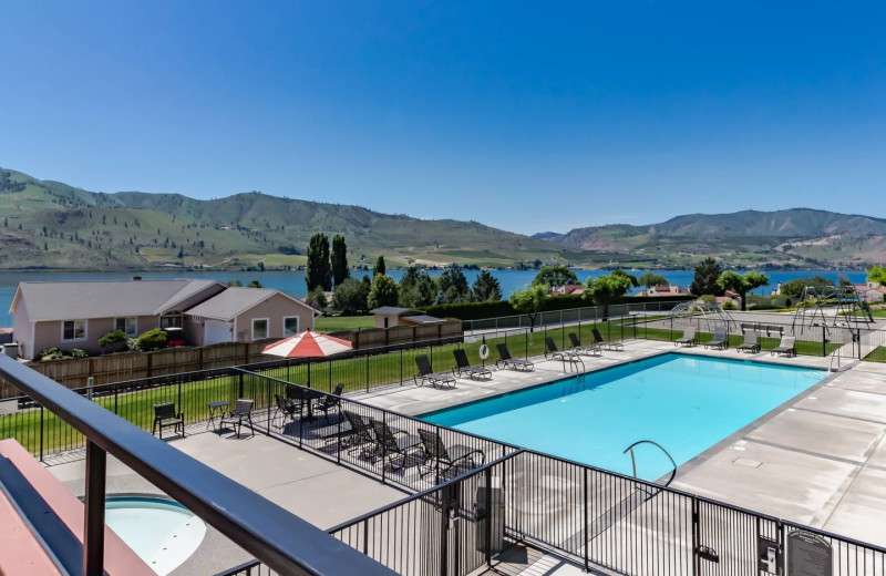 Pool at  Lake Chelan Shores Resort.