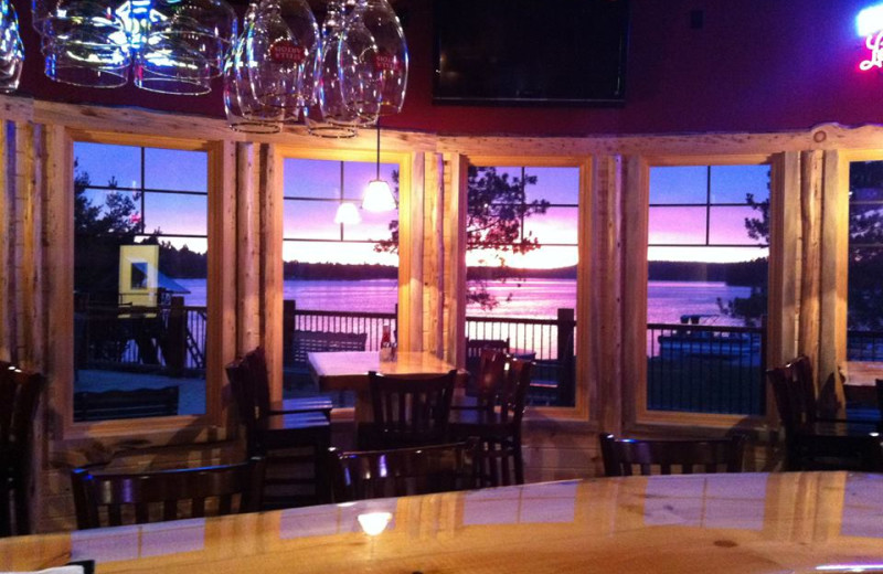 Dining room at Voyagaire Lodge and Houseboats.