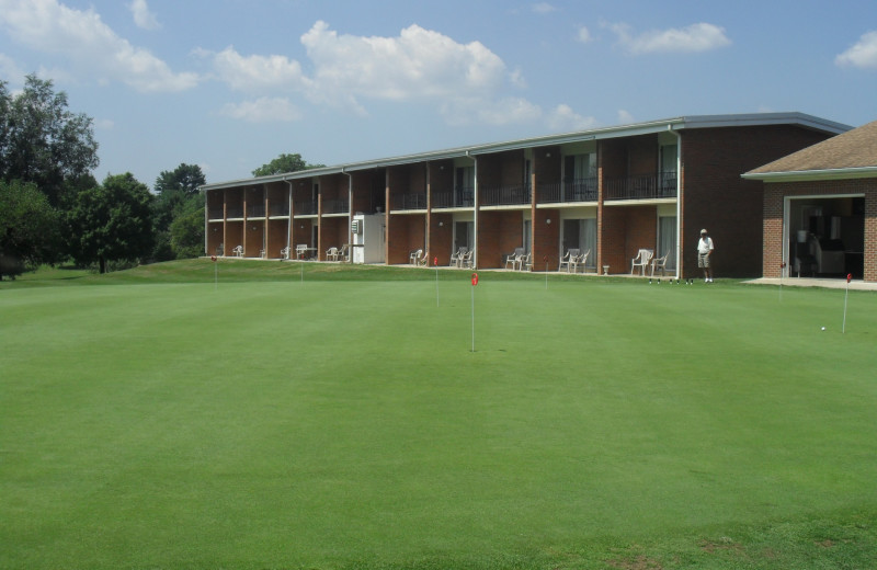 Motel exterior at Shenvalee Golf Resort.