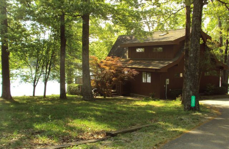 Cottage exterior at Shawnee Bay Resort.