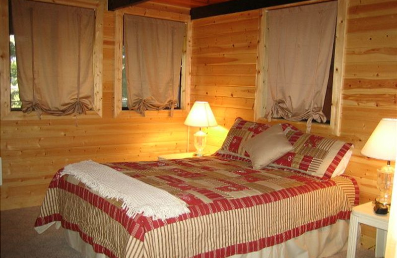 Cabin bedroom at Idaho Cabin Keepers.