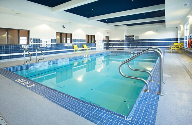 Swimming Pool at Wingate By Wyndham Calgary Airport