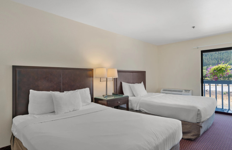Guest room at Wedge Mountain Inn.