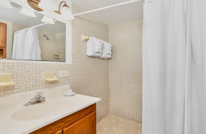 Guest bathroom at Rock Reef Resort.