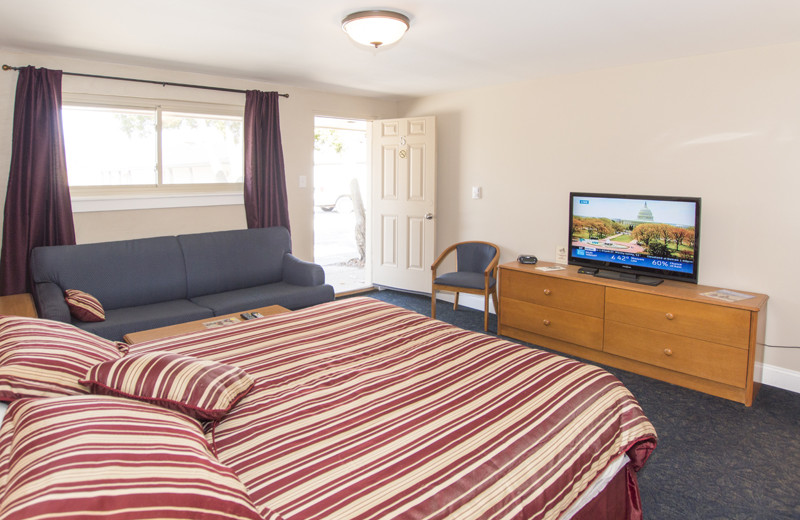 Guest room at Mark III Inn.