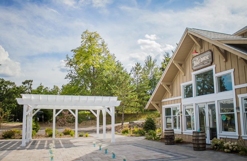 Exterior view of Quarterdeck Resort.