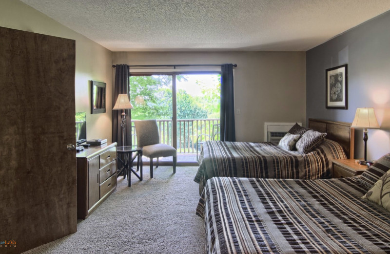 Guest bedroom at Hawk's Eye Golf Resort.