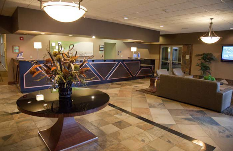 The lobby at Holiday Inn Detroit Lakes.
