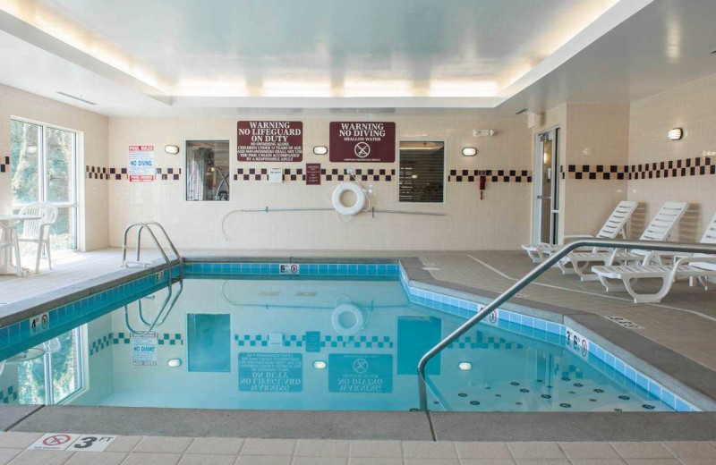 Indoor pool at Comfort Suites Southport.