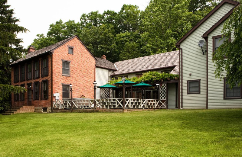 Exterior view of Baladerry Inn.