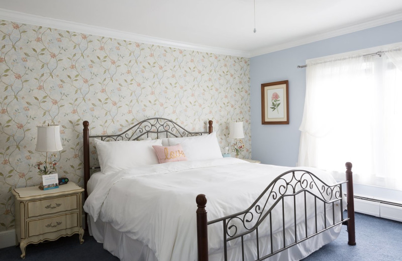 Guest room at Inn at Stockbridge.