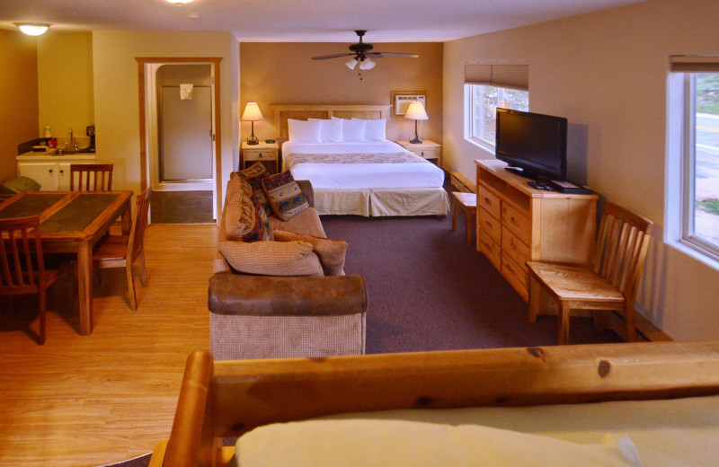 Guest room at Murphy's River Lodge.