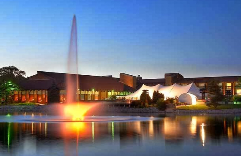 Exterior view of Lincolnshire Marriott Resort.