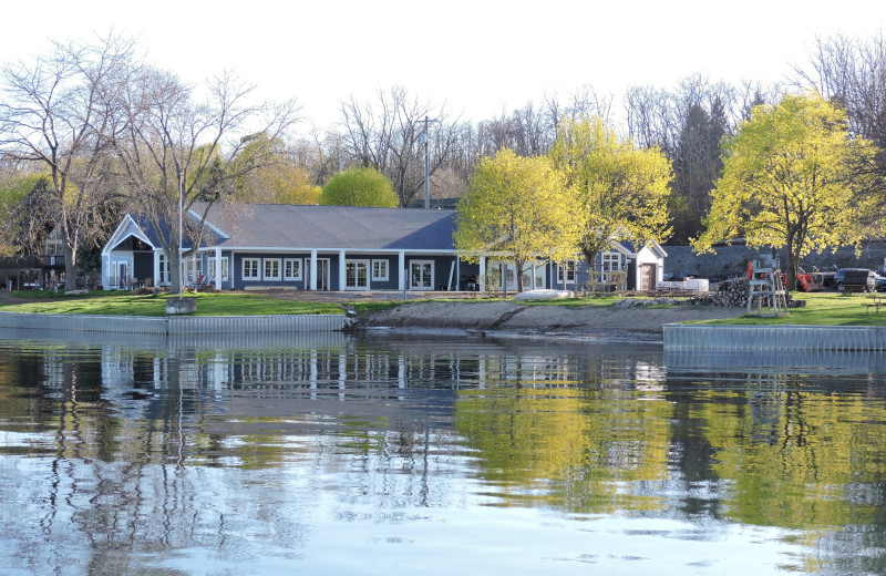 Exterior view of Waters Edge B&B Resort.