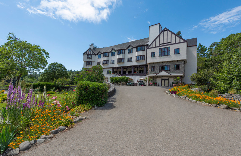 Exterior view of Benbow Historic Inn.