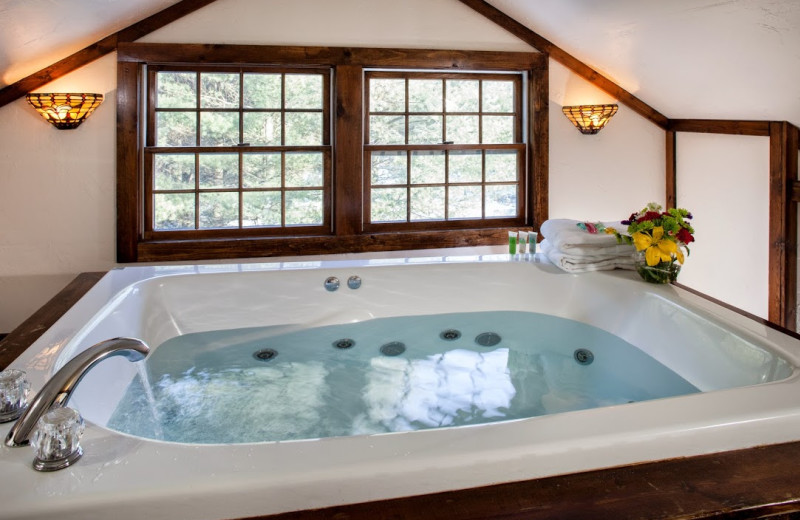 Hot tub at Inn At Lake Joseph.