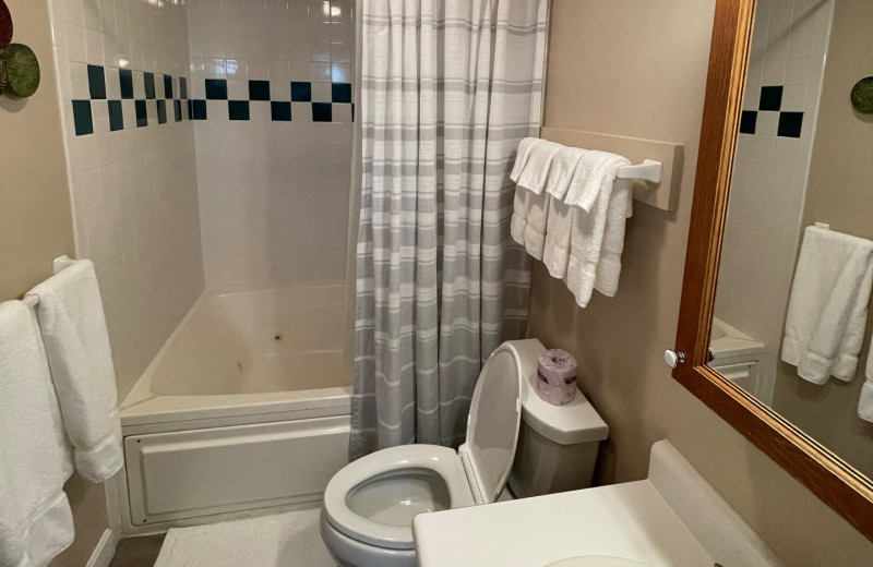 Guest bathroom at Misty Harbor & Barefoot Beach Resort.