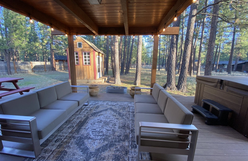 Rental patio at Sisters Vacation Rentals.