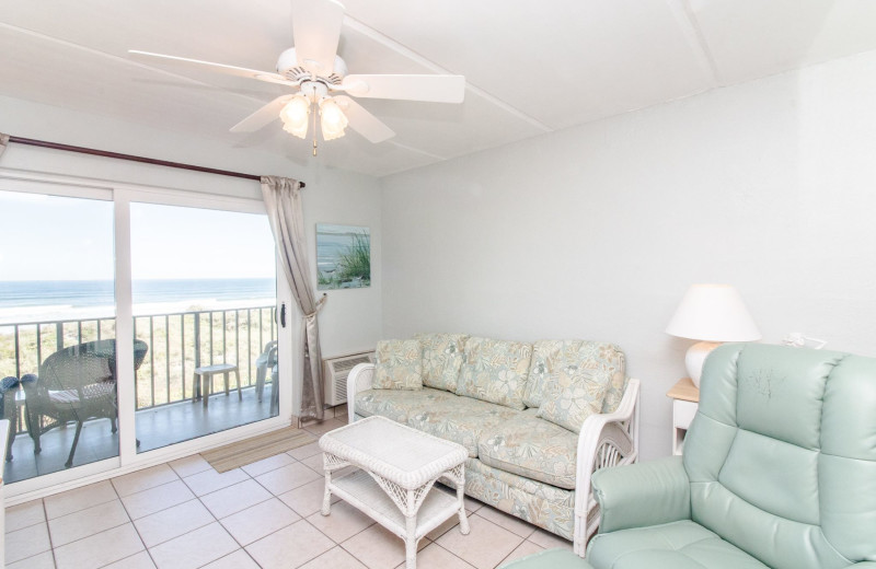 Guest living room at Beacher's Lodge Oceanfront Suites.