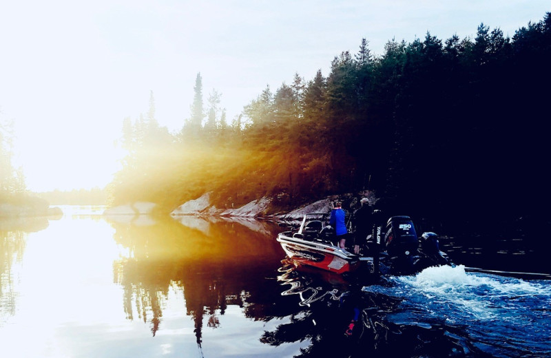 Boating at Dogtooth Lake Resort.