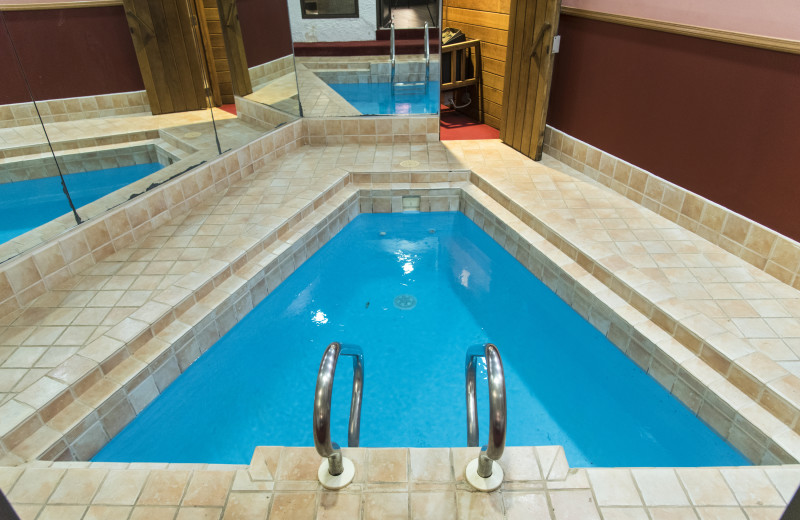 Guest pool at Cove Haven Entertainment Resorts.