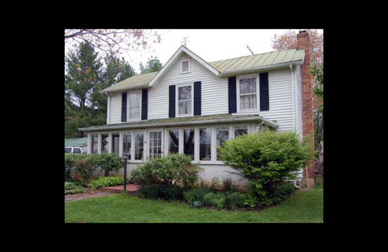 Exterior view of Hazel River Inn.