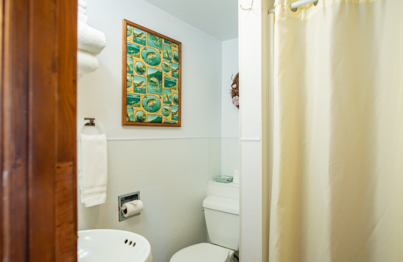 Cabin bathroom at Oceanside Ocean Front Cabins.