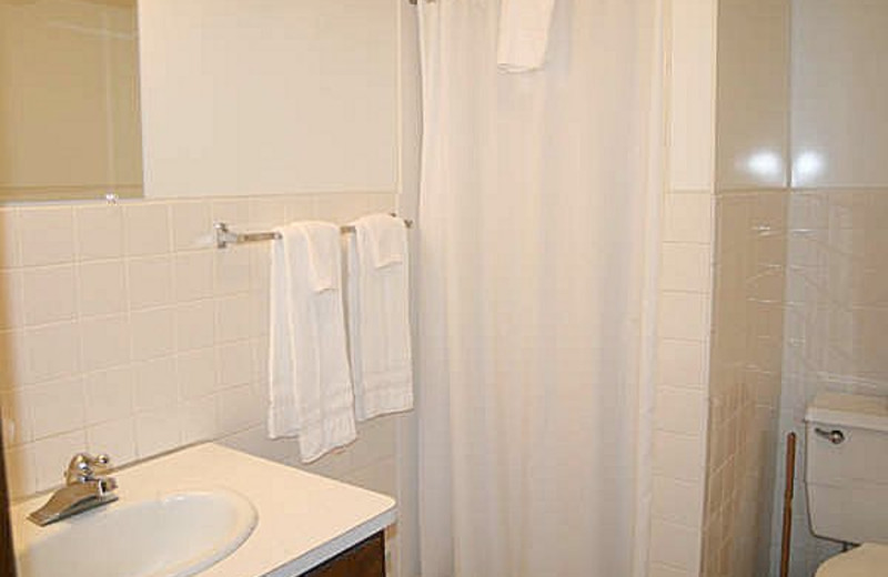 Suite bathroom at Popp's Resort.
