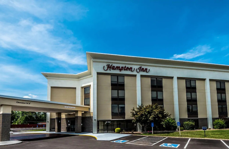 Exterior view of Hampton Inn St. Louis-St. Charles.