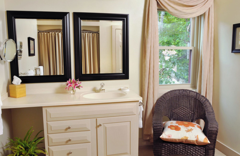 Guest room at 1795 Acorn Inn Bed and Breakfast.