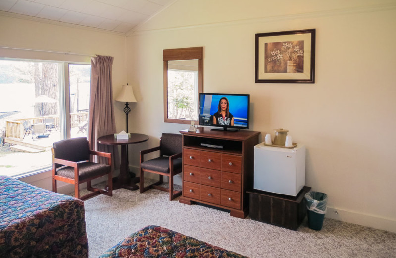 Guest room at Inn At Hickory Grove.