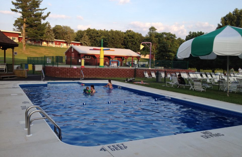 Outdoor pool Sunny Hill Resort & Golf Course.