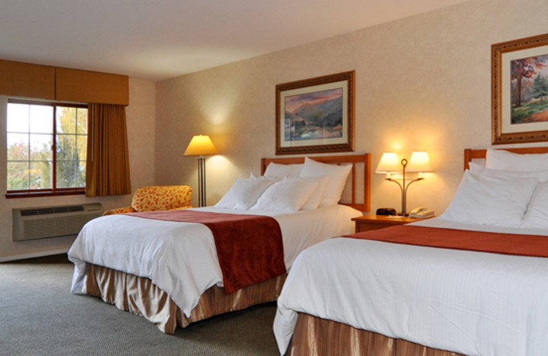 Double guest room at Lakeside Lodge & Suites.