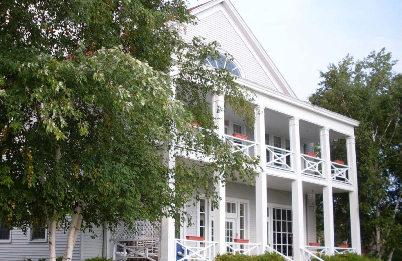 Exterior view of Thunder Bay Inn.