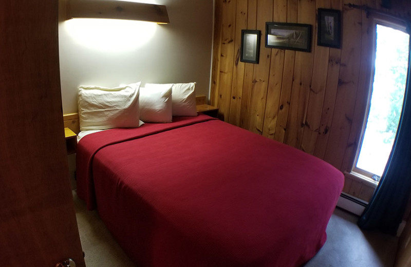 Cottage bedroom at Nor'Wester Lodge 