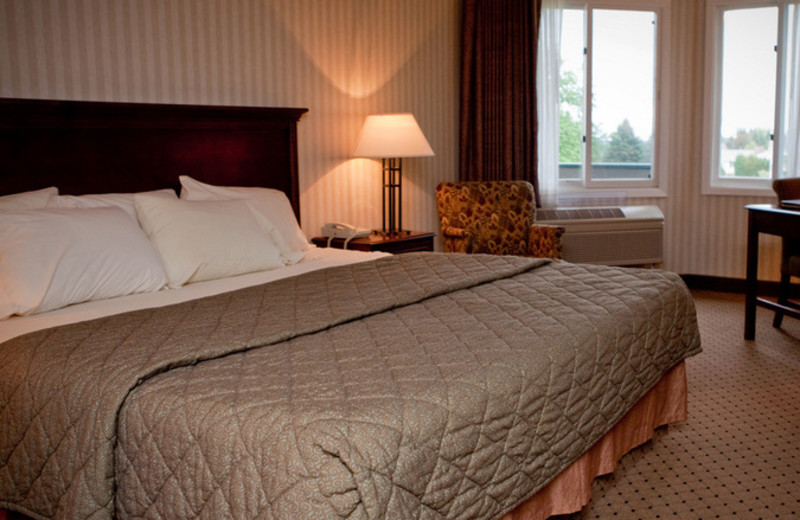 Guest bedroom at Evergreen Resort.