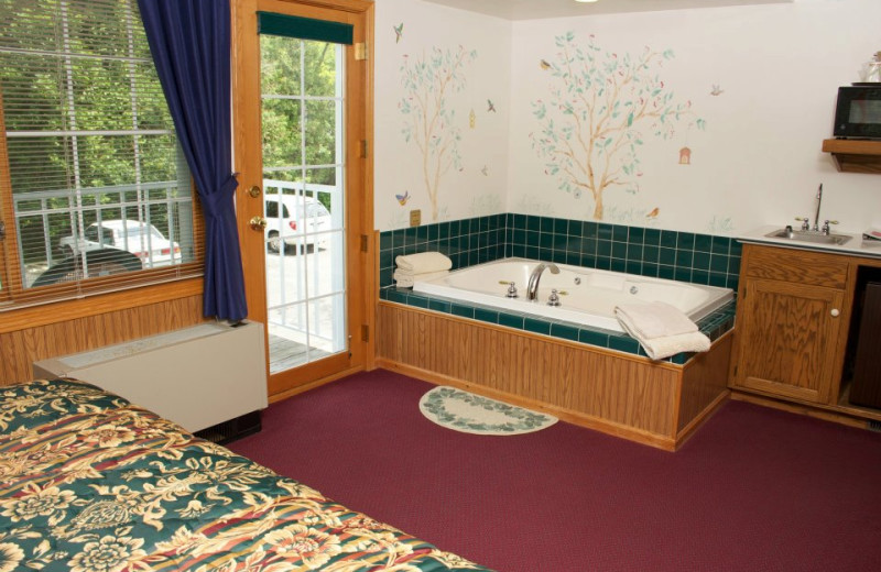 Jacuzzi room at Ephraim Shores Resort and Restaurant.