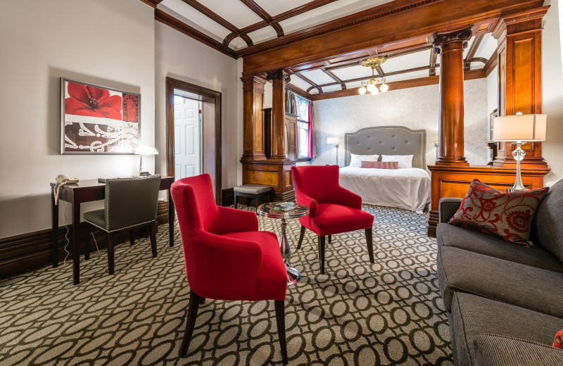 Guest bedroom at Idlewyld Inn.