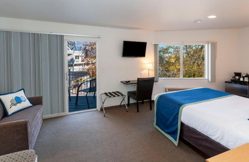 Guest room at South Pier Inn.
