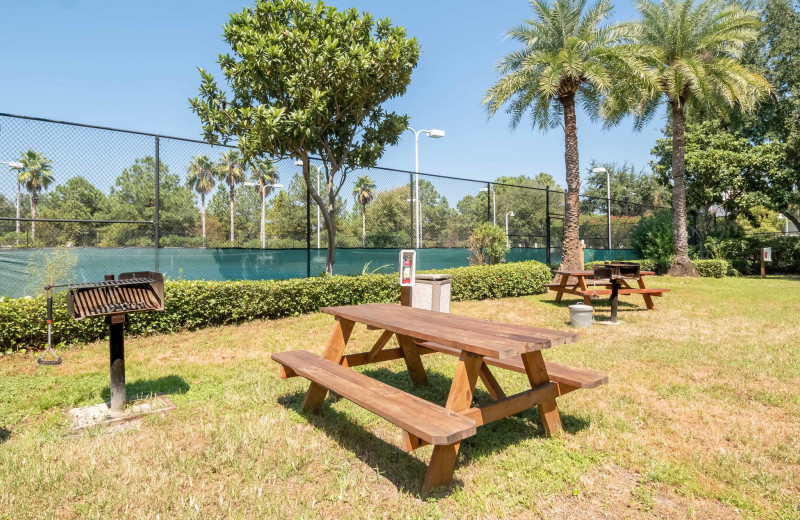 Picnic area at The Palms of Destin Resort 