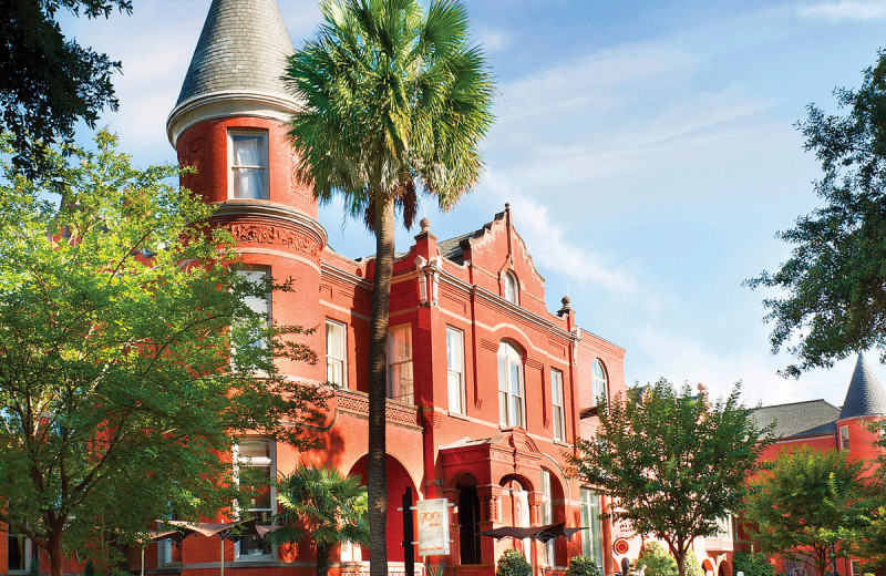 Exterior view of Mansion on Forsyth Park.